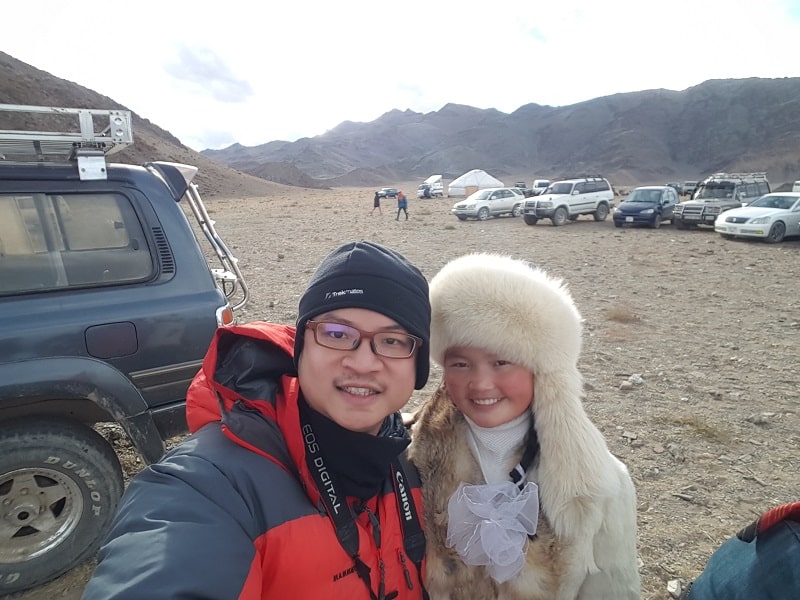 the eagle huntress Aisholpan